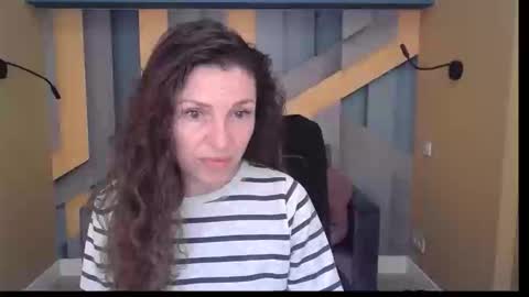 Snapshot of ellalongs chatting on 11/03/25, 12:39 EllaLongs online show from 11/03/25, 12:39