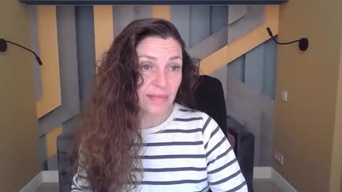 Snapshot of ellalongs chatting on 11/05/25, 12:27 EllaLongs online show from 11/05/25, 12:27