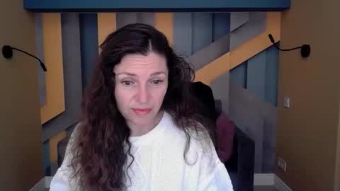 Snapshot of ellalongs chatting on 11/06/25, 12:28 EllaLongs online show from 11/06/25, 12:28