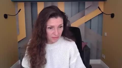 Snapshot of ellalongs chatting on 11/10/25, 12:48 EllaLongs online show from 11/10/25, 12:48