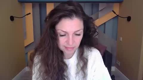 Snapshot of ellalongs chatting on 11/19/25, 12:27 EllaLongs online show from 11/19/25, 12:27