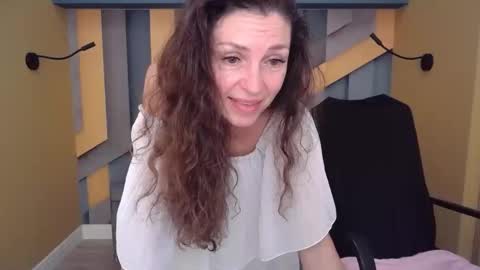 Snapshot of ellalongs chatting on 11/21/25, 02:16 EllaLongs online show from 11/21/25, 02:16