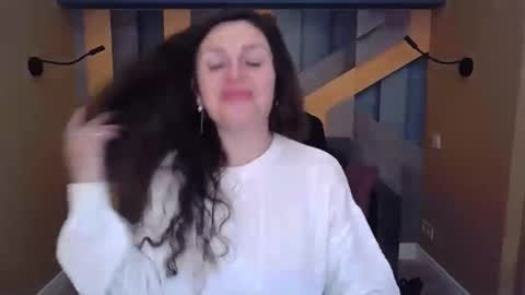 Snapshot of ellalongs chatting on 11/22/25, 12:37 EllaLongs online show from 11/22/25, 12:37