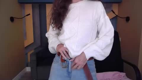 Snapshot of ellalongs chatting on 11/25/25, 12:49 EllaLongs online show from 11/25/25, 12:49