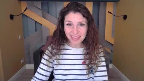 Snapshot of ellalongs chatting on 11/28/25, 12:41 EllaLongs online show from 11/28/25, 12:41