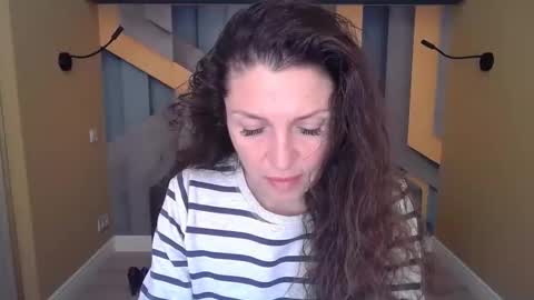 Snapshot of ellalongs chatting on 12/03/25, 12:25 EllaLongs online show from 12/03/25, 12:25