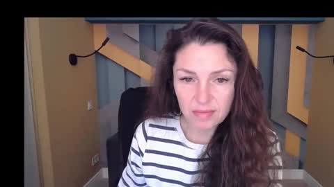 Snapshot of ellalongs chatting on 12/05/25, 12:36 EllaLongs online show from 12/05/25, 12:36