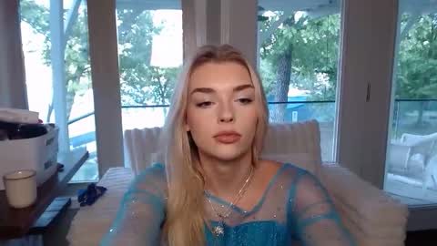 ellalowe online show from 04/26/26, 11:24