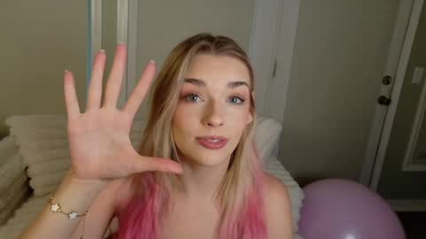 ellalowe online show from 05/15/26, 10:28