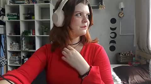 Snapshot of ellamaeprewer chatting on 06/11/26, 08:34 Kira online show from 06/11/26, 08:34