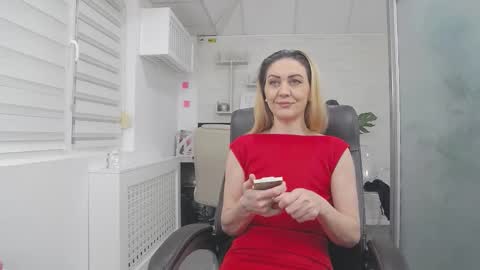 Snapshot of ellamilf chatting on 01/17/26, 02:33 online show from 01/17/26, 02:33