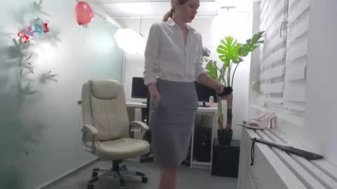 Snapshot of ellamilf chatting on 02/16/26, 12:56 online show from 02/16/26, 12:56
