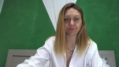 Snapshot of ellamilf chatting on 03/19/26, 06:23 online show from 03/19/26, 06:23