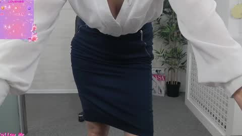 Snapshot of ellamilf chatting on 04/05/26, 12:46 online show from 04/05/26, 12:46