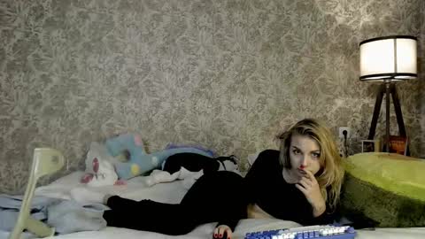 ellamilla online show from 09/09/25, 09:36
