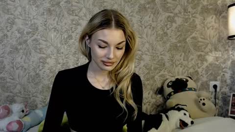 ellamilla online show from 11/02/25, 09:44