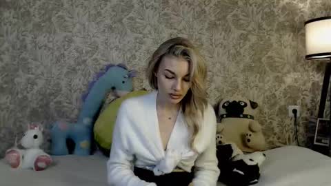 ellamilla online show from 11/09/25, 10:02