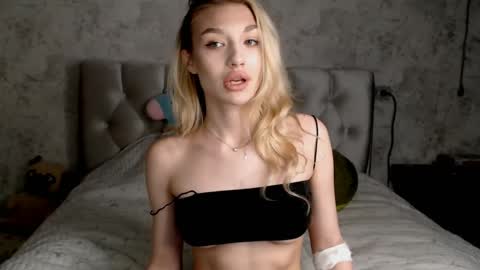 ellamilla online show from 05/10/26, 05:18