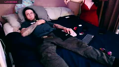 Ella online show from 11/07/25, 04:23