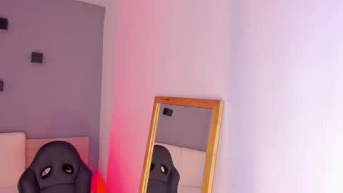 Ella online show from 01/05/25, 04:04
