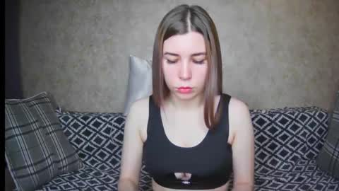 EllaNuar online show from 12/19/24, 02:01