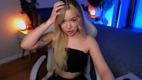 Ella online show from 04/25/26, 05:54