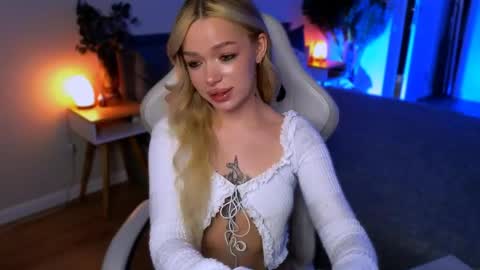 Ella online show from 04/27/26, 05:49