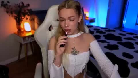 Ella online show from 07/06/26, 05:48