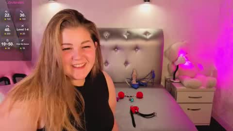 Snapshot of ellaya_ chatting on 10/15/25, 08:14 Scarlet online show from 10/15/25, 08:14