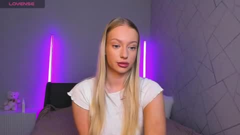 elldiana online show from 06/19/26, 02:49