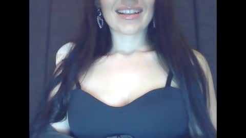 Snapshot of elle010843 chatting on 10/18/25, 04:08 elle010843 online show from 10/18/25, 04:08