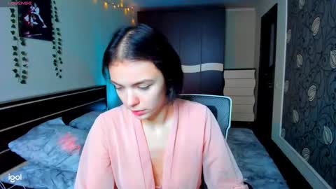 Snapshot of elle_blair chatting on 09/30/25, 01:49 Luna online show from 09/30/25, 01:49