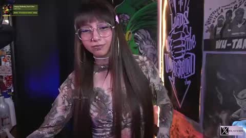 Snapshot of elle_uwu chatting on 10/13/25, 05:46 follow me on instagram .    online show from 10/13/25, 05:46