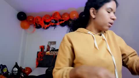  Ellie   online show from 11/01/25, 07:05