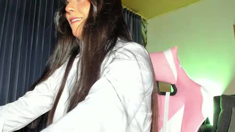 Snapshot of ellie_ee chatting on 03/25/26, 11:16 Ellie online show from 03/25/26, 11:16