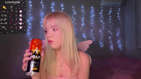 Snapshot of ellie_lovely_girl chatting on 12/02/25, 07:42 ellie online show from 12/02/25, 07:42