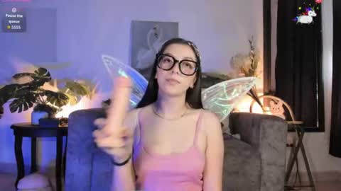 elliedream_ online show from 06/19/26, 02:21