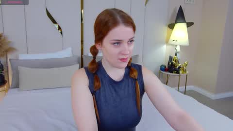 Snapshot of ellielarson chatting on 10/25/25, 05:08 EllieLarson online show from 10/25/25, 05:08