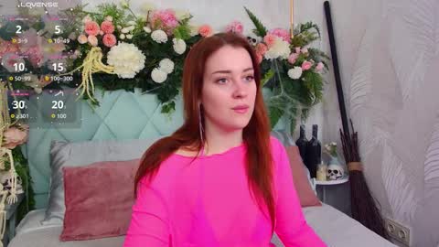 Snapshot of ellielarson chatting on 10/27/25, 05:06 EllieLarson online show from 10/27/25, 05:06