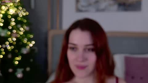 EllieLarson online show from 12/04/25, 04:38