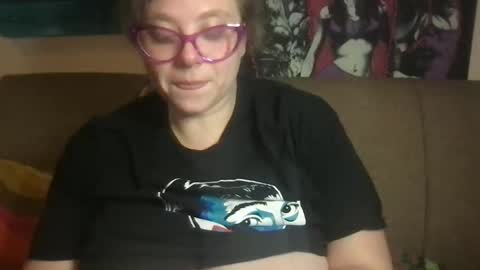 Ellie Louise online show from 12/04/25, 09:34