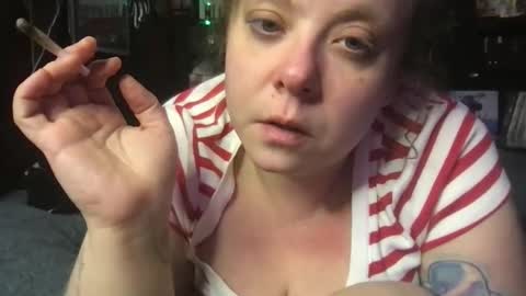 Ellie Louise online show from 12/17/25, 06:08