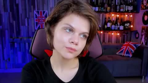 Snapshot of elliemurler chatting on 10/14/25, 09:10 elliemurler online show from 10/14/25, 09:10