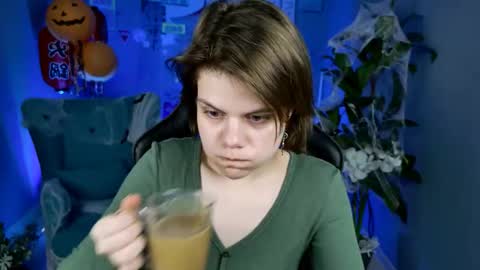 Snapshot of elliemurler chatting on 10/24/25, 09:06 elliemurler online show from 10/24/25, 09:06