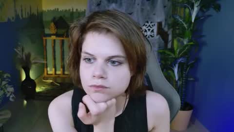 Snapshot of elliemurler chatting on 10/31/25, 02:40 elliemurler online show from 10/31/25, 02:40