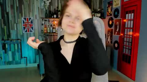 Snapshot of elliemurler chatting on 12/14/25, 01:27 elliemurler online show from 12/14/25, 01:27