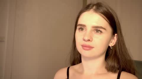 Snapshot of elliephant_ chatting on 12/15/24, 05:31 just Emily online show from 12/15/24, 05:31