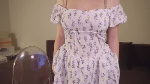 Snapshot of elliephant_ chatting on 12/16/24, 03:00 just Emily online show from 12/16/24, 03:00