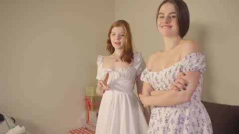 Snapshot of elliephant_ chatting on 12/16/24, 06:05 just Emily online show from 12/16/24, 06:05