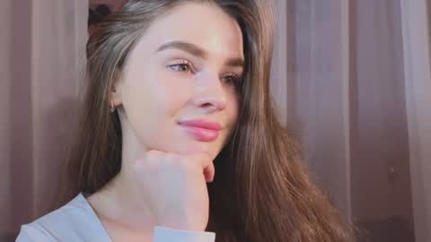 Snapshot of elliephant_ chatting on 12/23/24, 02:17 just Emily online show from 12/23/24, 02:17